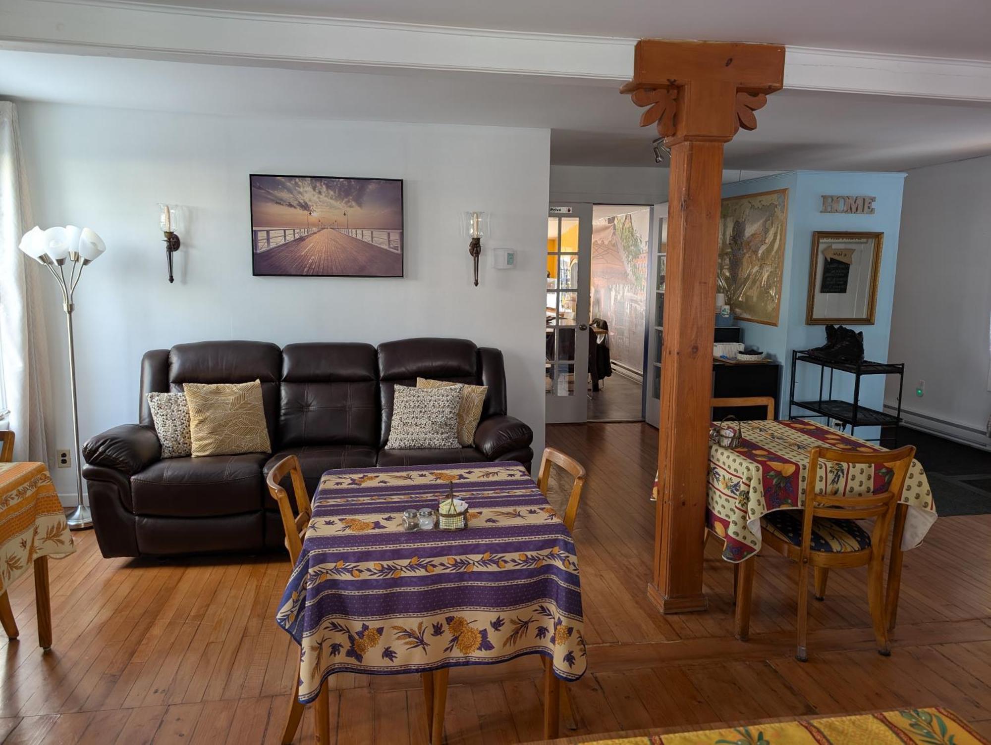 Bed and Breakfast Au Saut Du Lit Magog Exterior foto