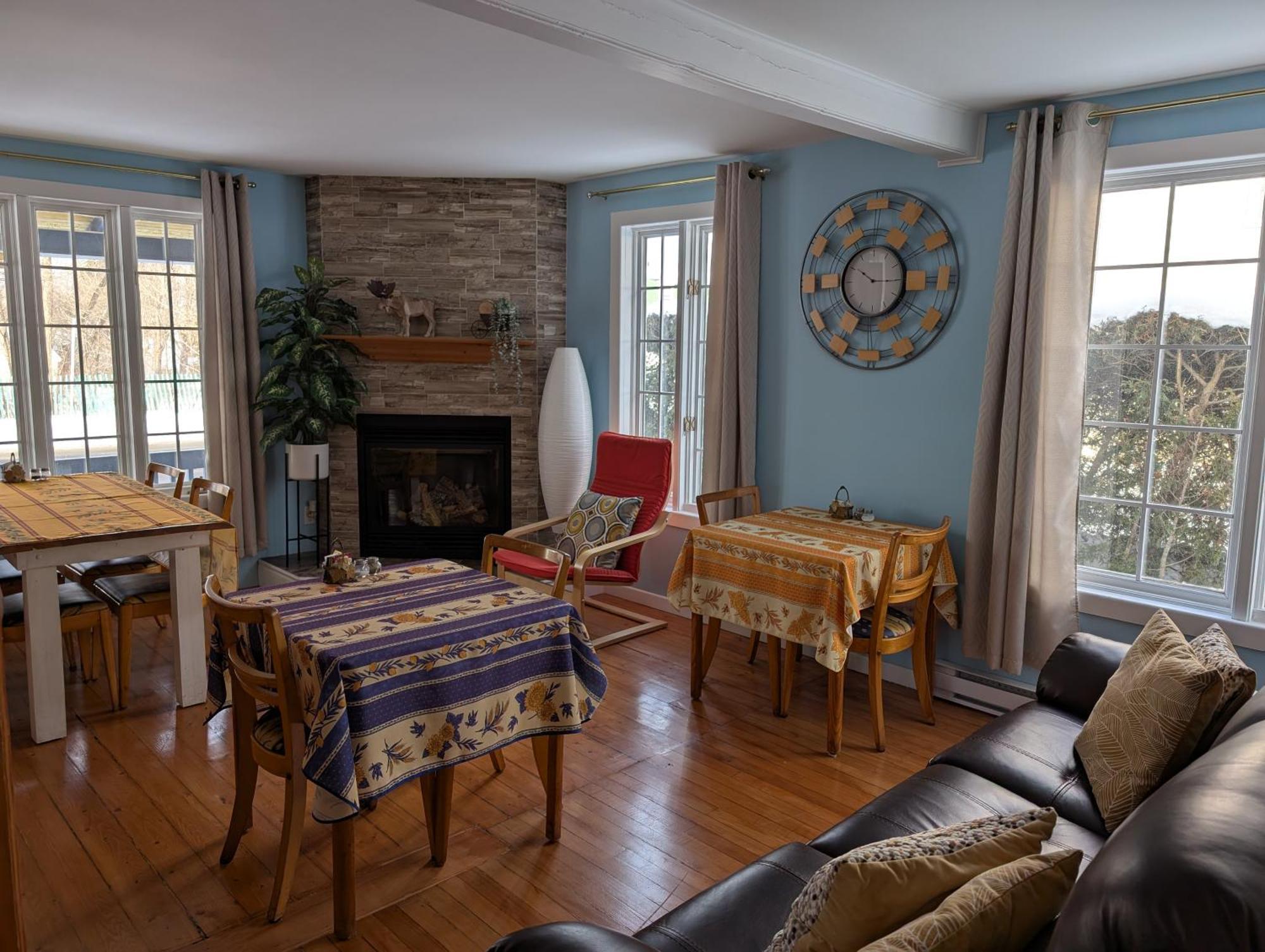 Bed and Breakfast Au Saut Du Lit Magog Exterior foto
