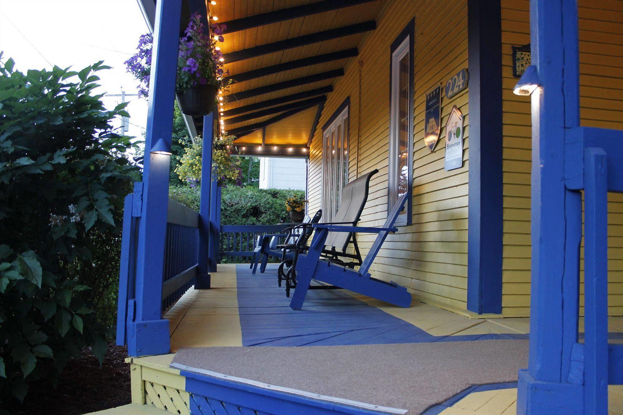 Bed and Breakfast Au Saut Du Lit Magog Exterior foto